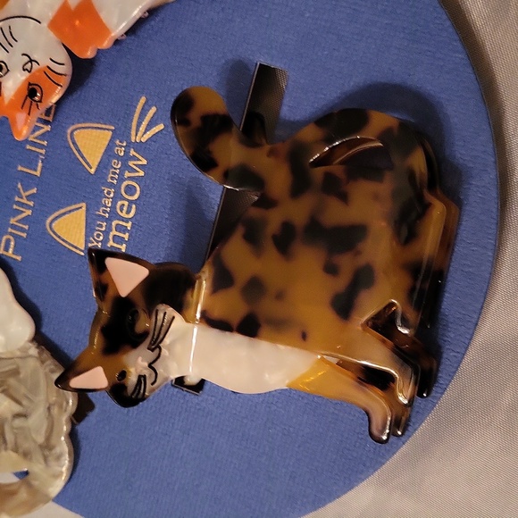 Kitty cat 🐱  hair clips New on card - Picture 2 of 4